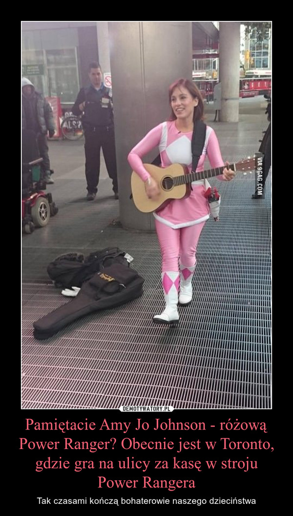 Pamiętacie Amy Jo Johnson - różową Power Ranger? Obecnie jest w Toronto, gdzie gra na ulicy za kasę w stroju Power Rangera – Tak czasami kończą bohaterowie naszego dzieciństwa 