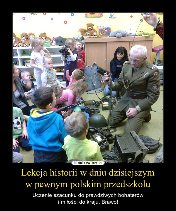 Lekcja historii w dniu dzisiejszymw pewnym polskim przedszkolu – Uczenie szacunku do prawdziwych bohaterówi miłości do kraju. Brawo! 