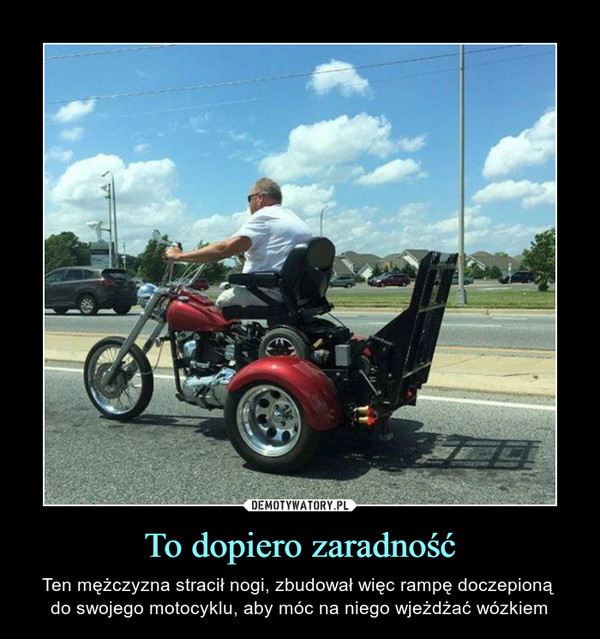 To dopiero zaradność – Ten mężczyzna stracił nogi, zbudował więc rampę doczepioną do swojego motocyklu, aby móc na niego wjeżdżać wózkiem 