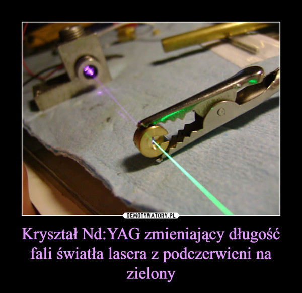 Kryształ Nd:YAG zmieniający długość fali światła lasera z podczerwieni na zielony –  