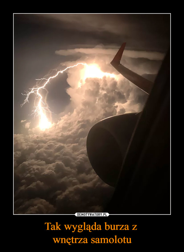 Tak wygląda burza z wnętrza samolotu –  