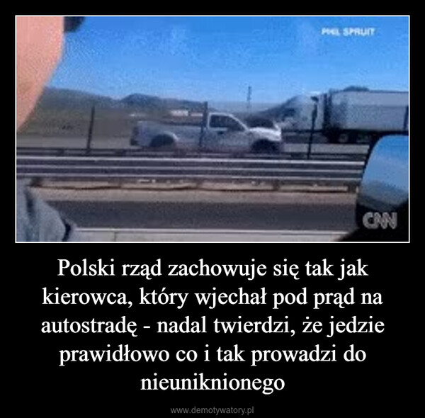 Polski rząd zachowuje się tak jak kierowca, który wjechał pod prąd na autostradę - nadal twierdzi, że jedzie prawidłowo co i tak prowadzi do nieuniknionego –  