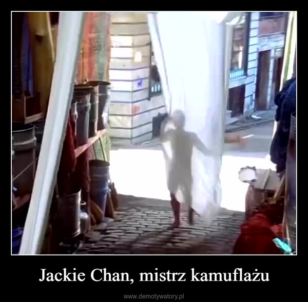 Jackie Chan, mistrz kamuflażu –  0:37